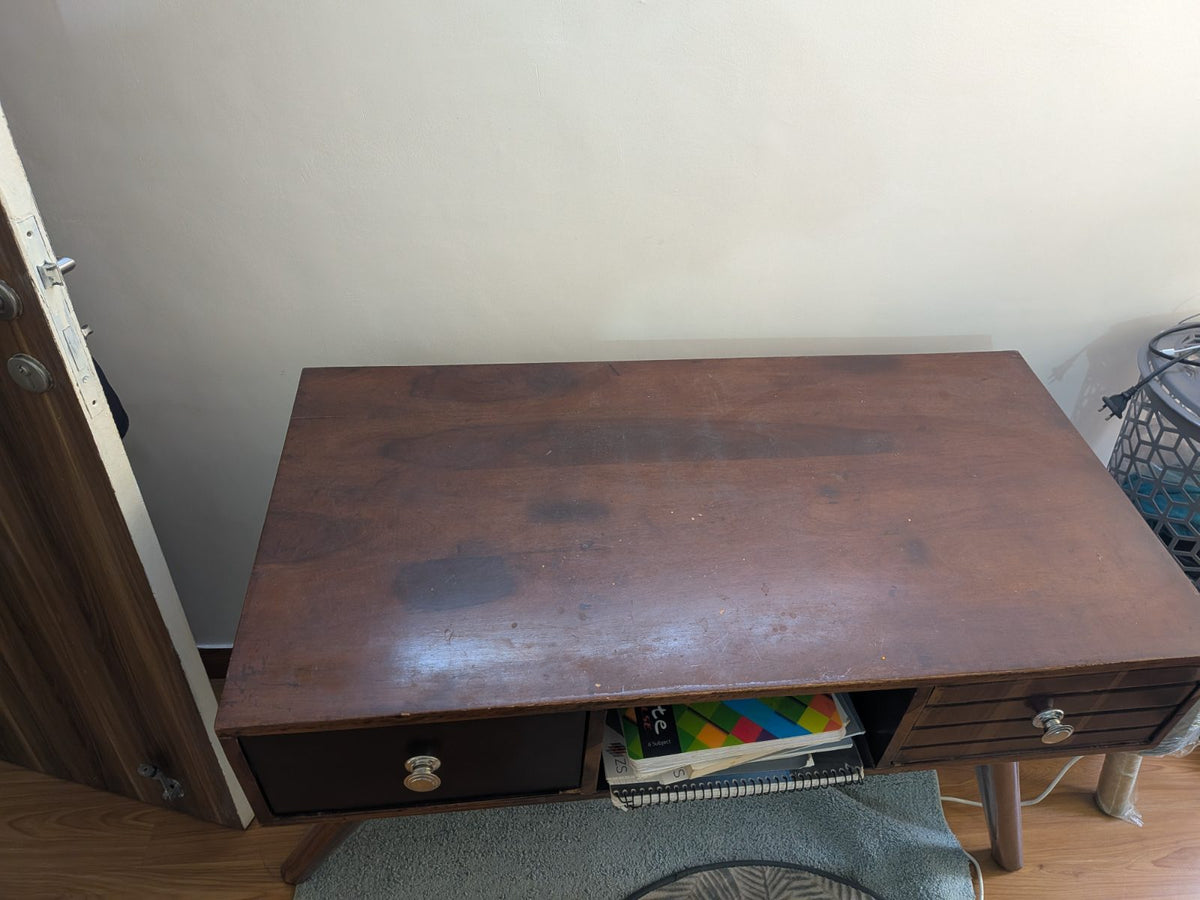 Study table photo 1