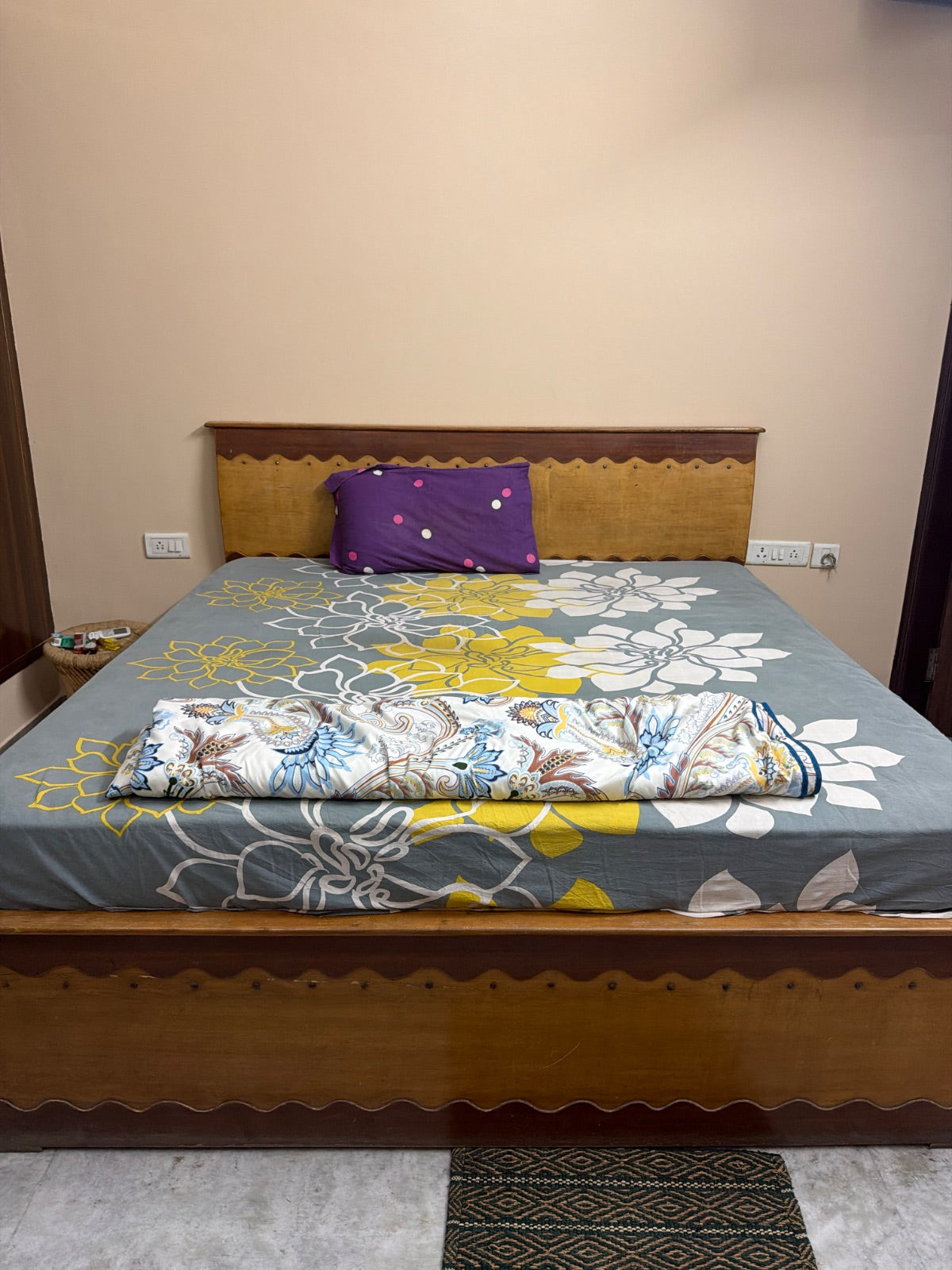 King size bed photo 1
