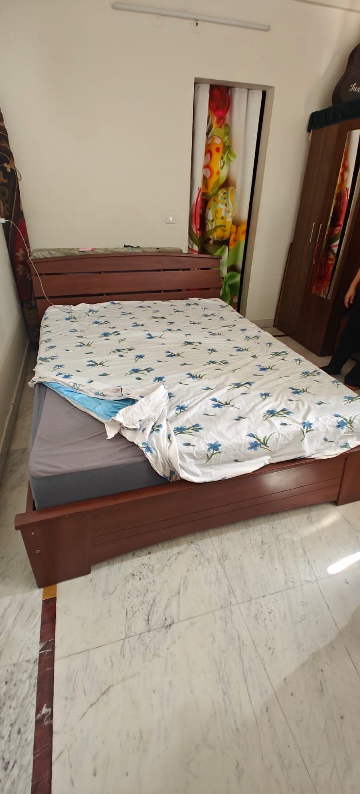 Queen bed photo 1
