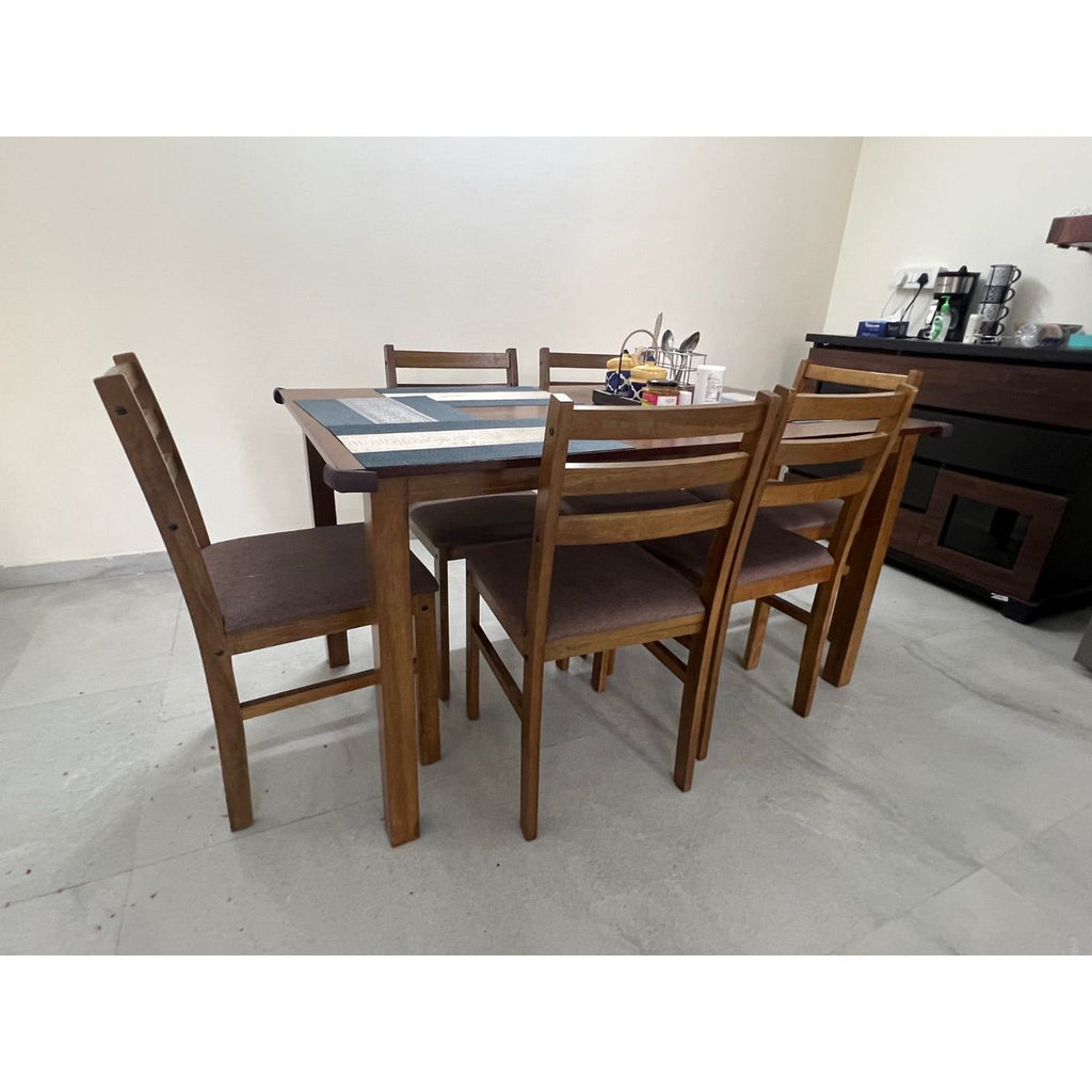 6 seater Dining table with chairs photo 1