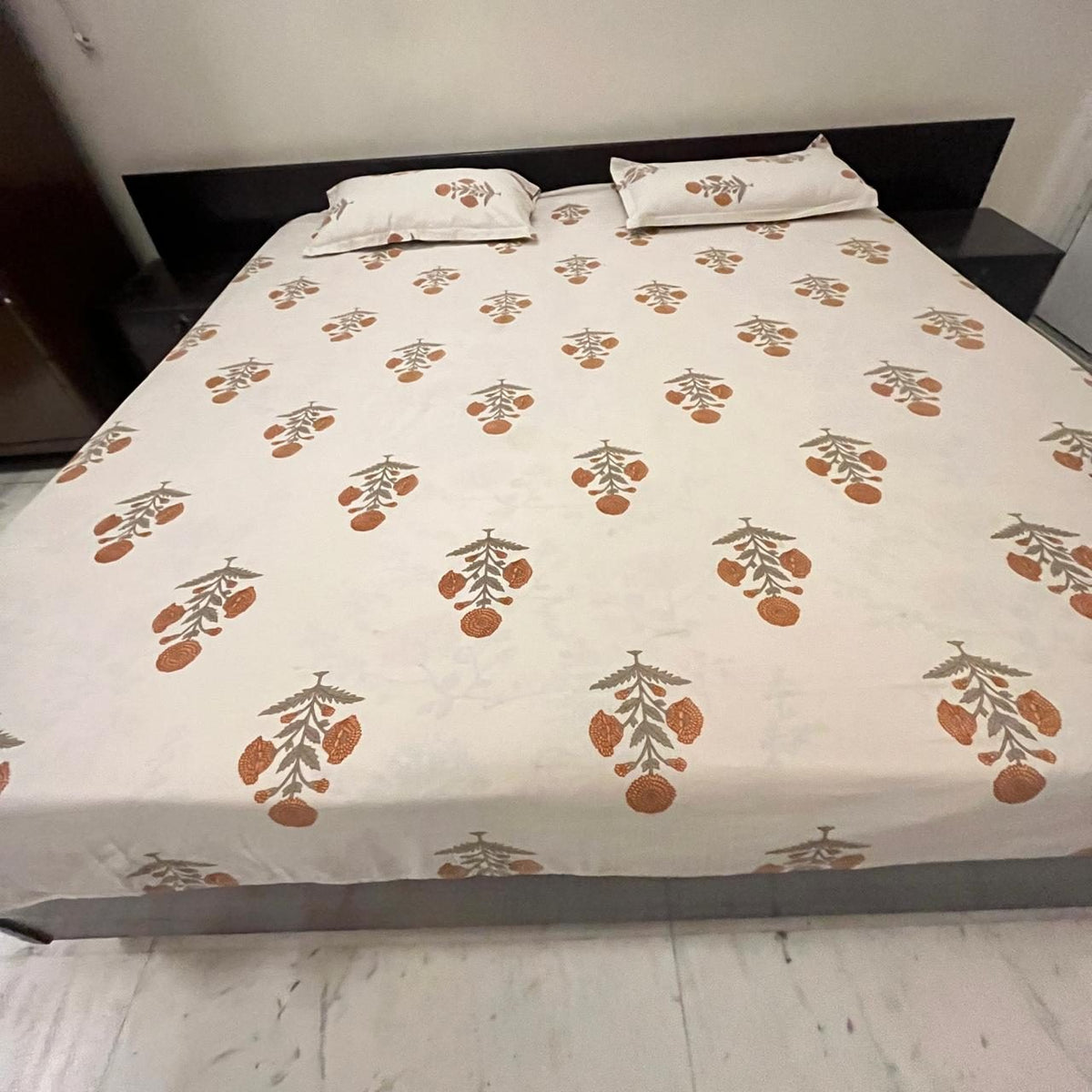 Solid wood King Size Bed without mattress photo 1