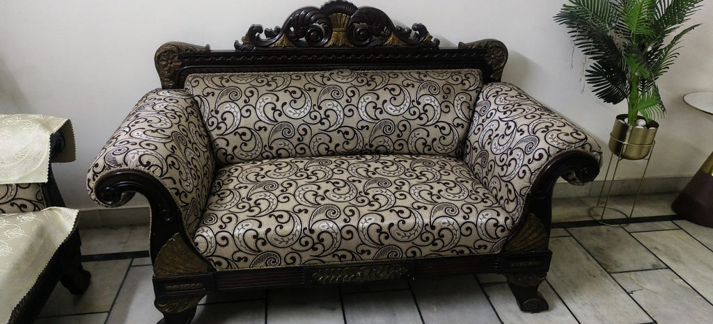 9 seater Maharaja Sofa + centre table photo 1