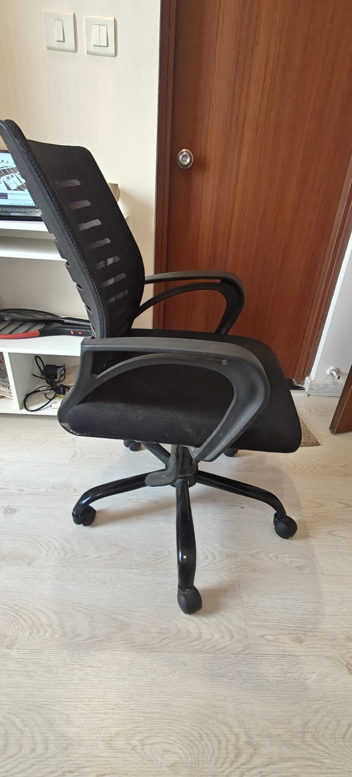 Ergonomic office chair photo 2