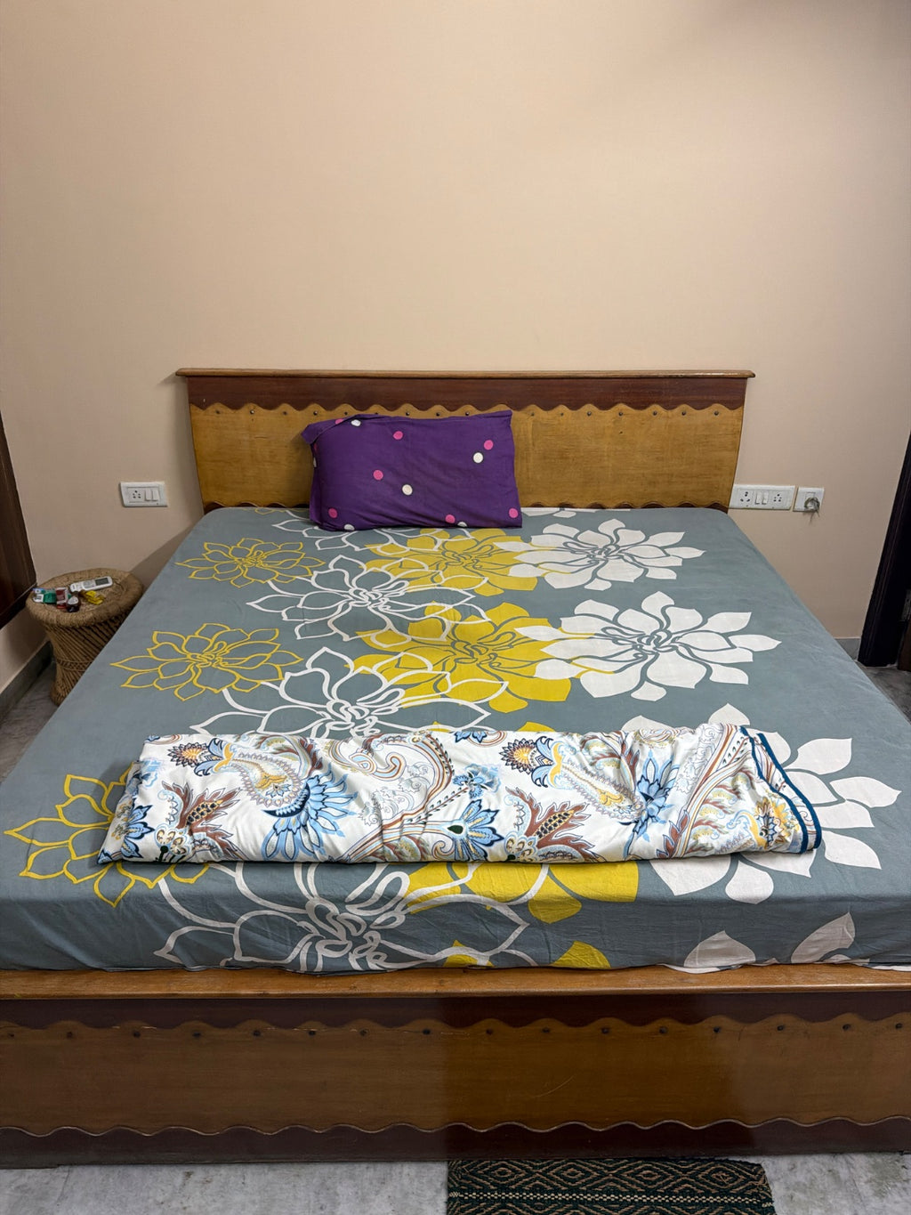 King size bed photo 2