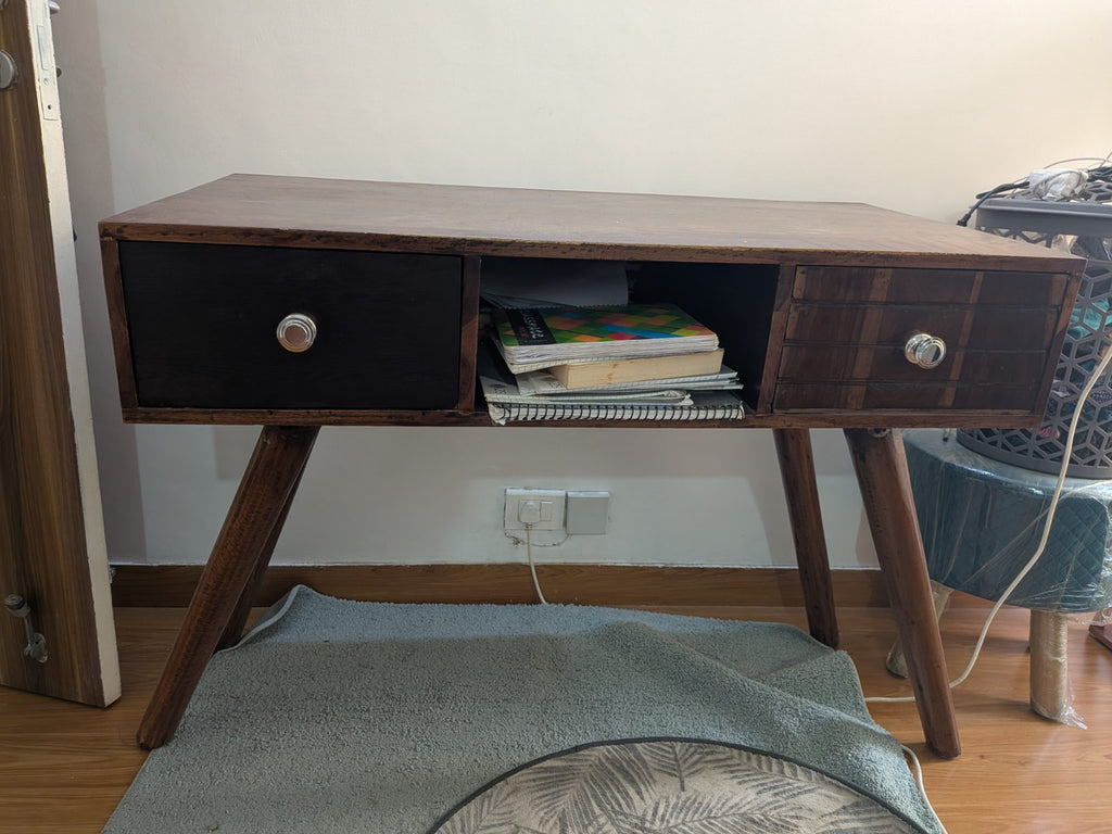 Study table photo 2