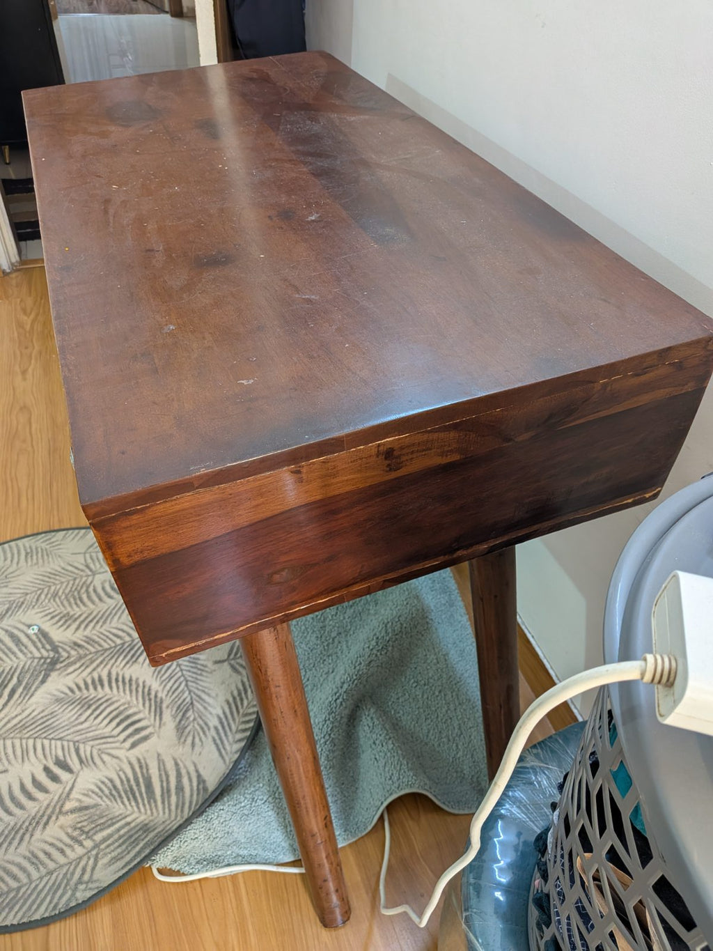 Study table photo 3