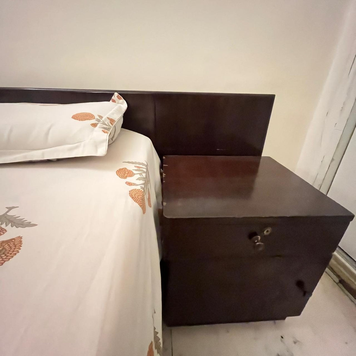 Solid wood King Size Bed without mattress photo 3