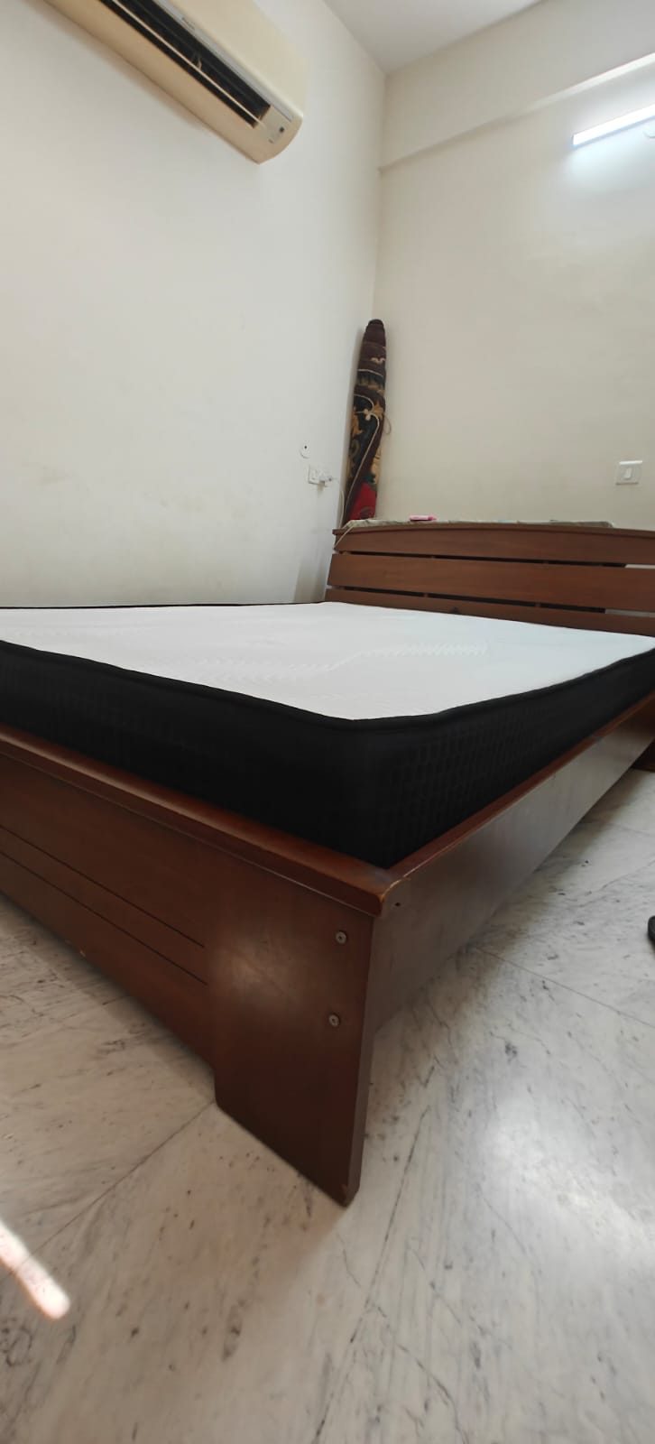 Queen bed photo 3