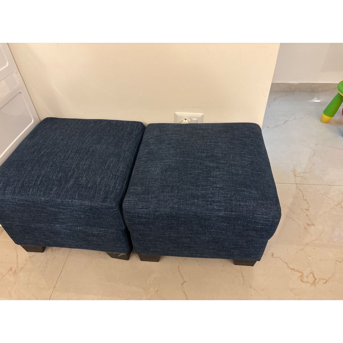 7 seater L shaped sofa with centre table and two ottoman stools photo 3