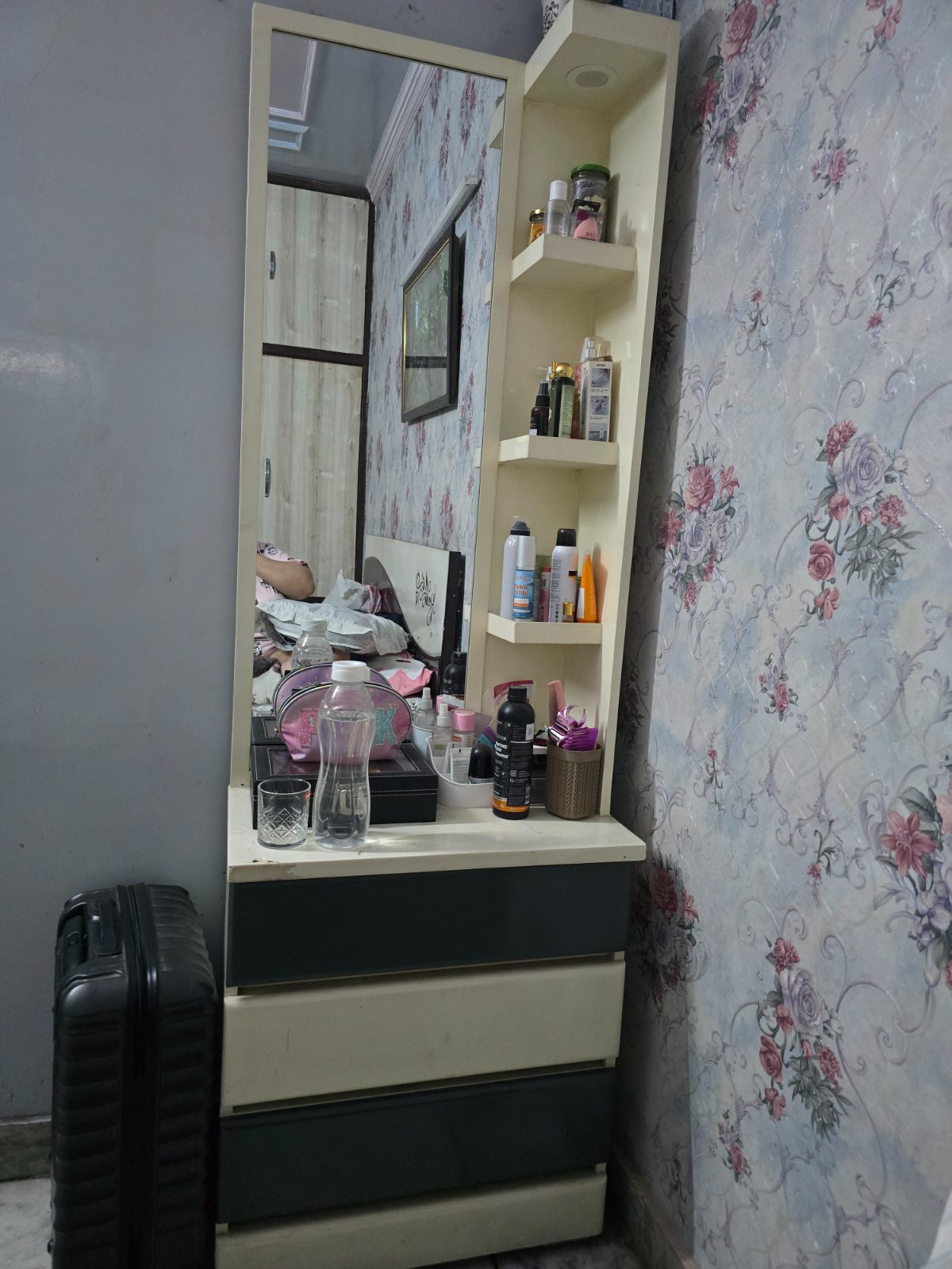 Dressing table photo 4