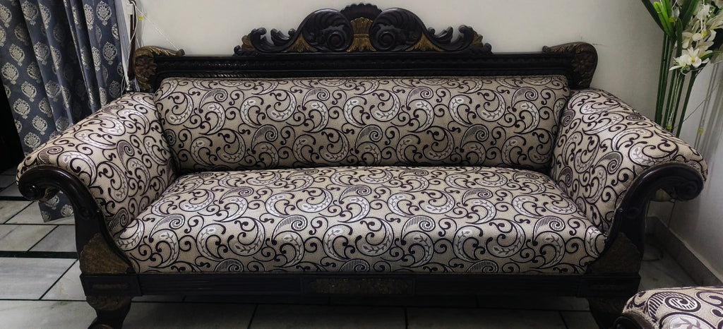 9 seater Maharaja Sofa + centre table photo 4