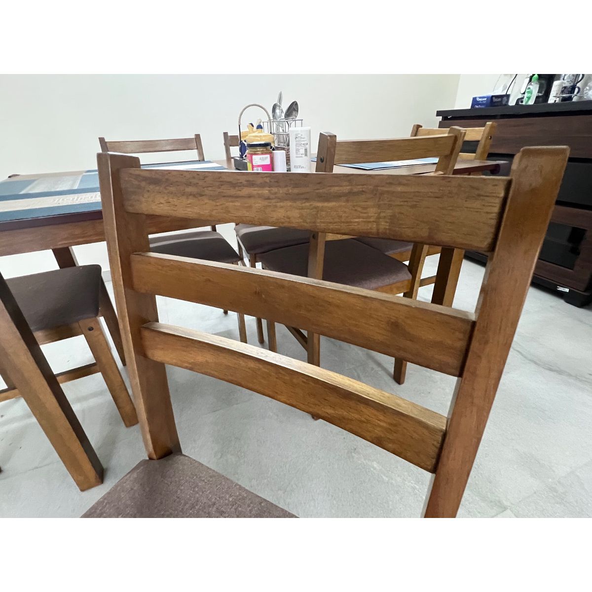 6 seater Dining table with chairs photo 4