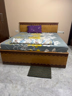 King size bed photo 5