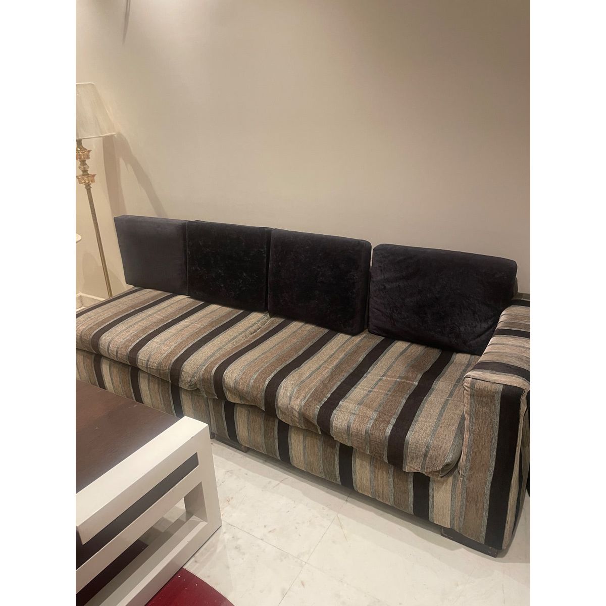 4+2+1+1 sofa set +center table +2 puffies photo 5
