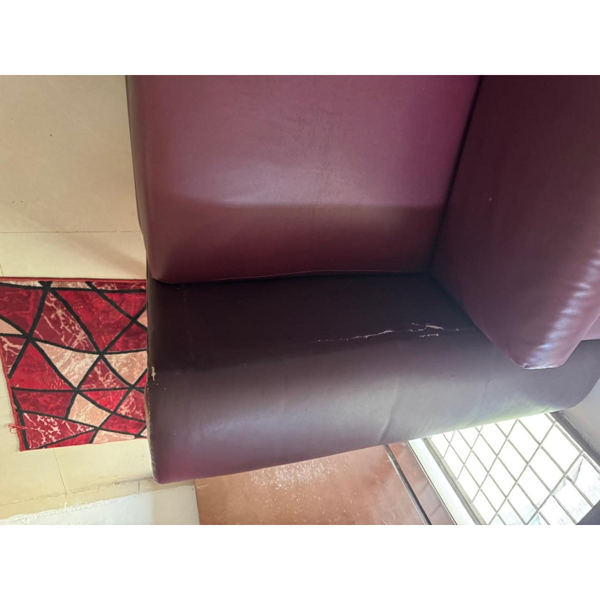Maroon 3-Piece Sofa Set - used living-room in Gurugram - photo 9