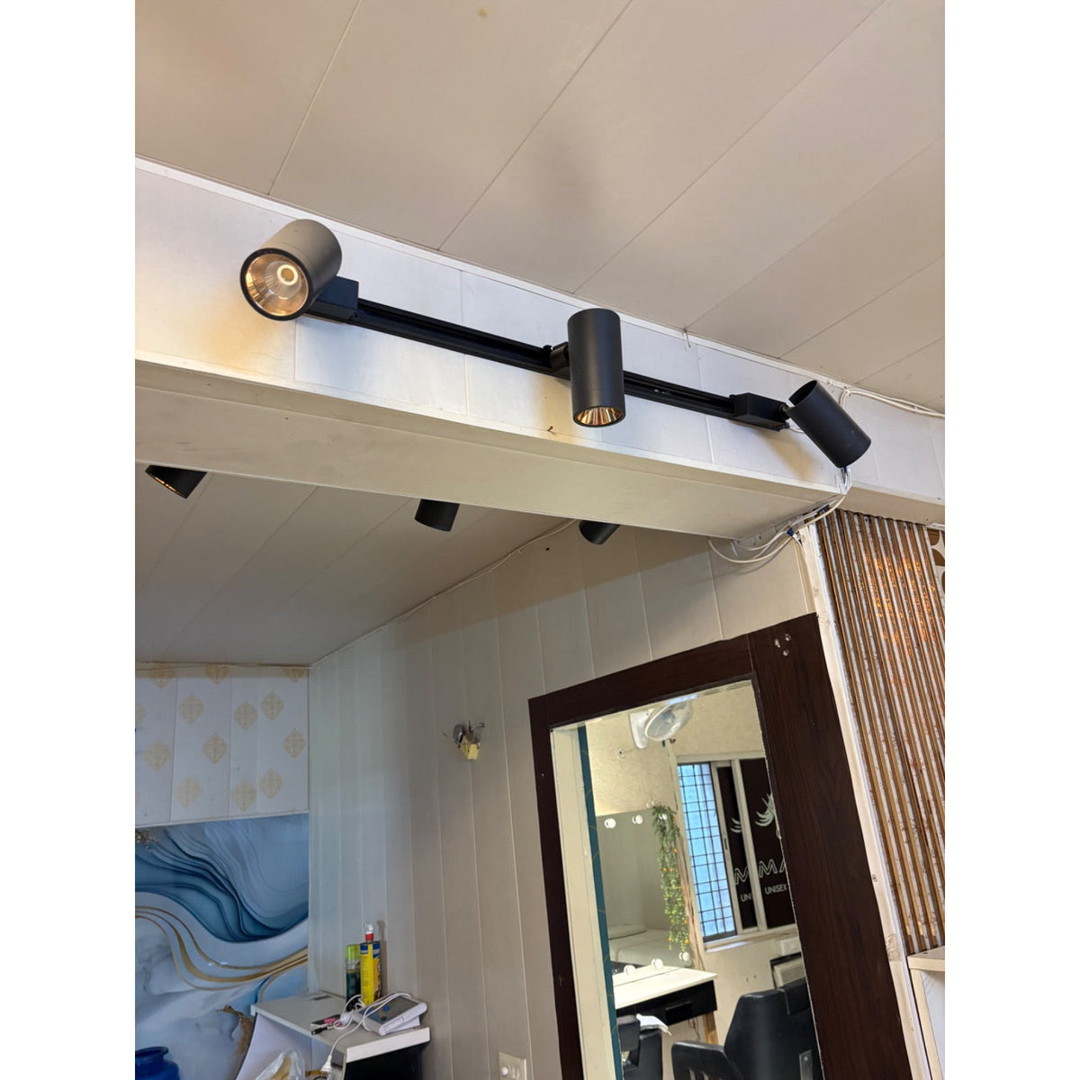 Black Three-Head Light Fitting - seller photo 3