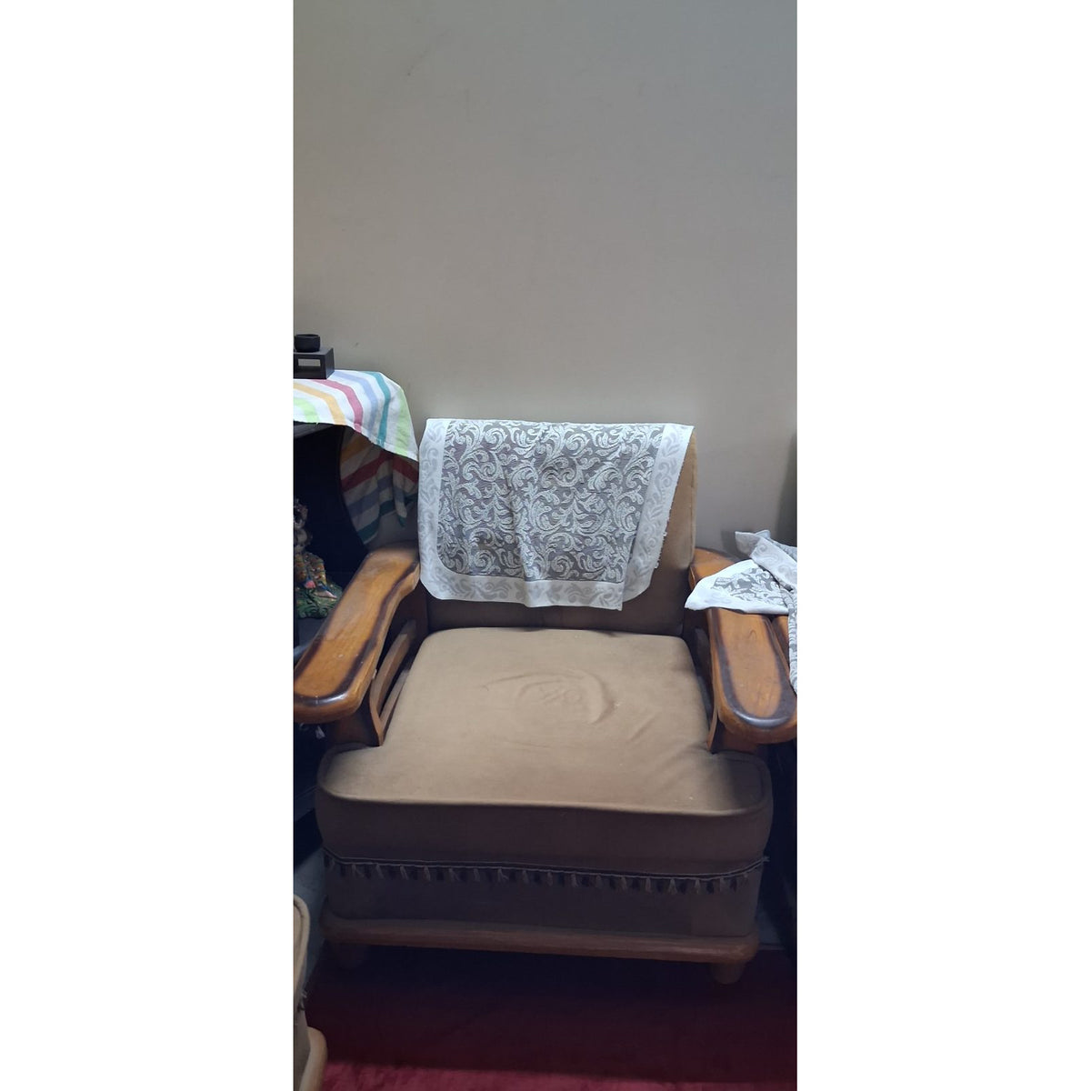 Beige Wooden Sofa Set, 3+1+1 - used item in Gurugram - photo 5
