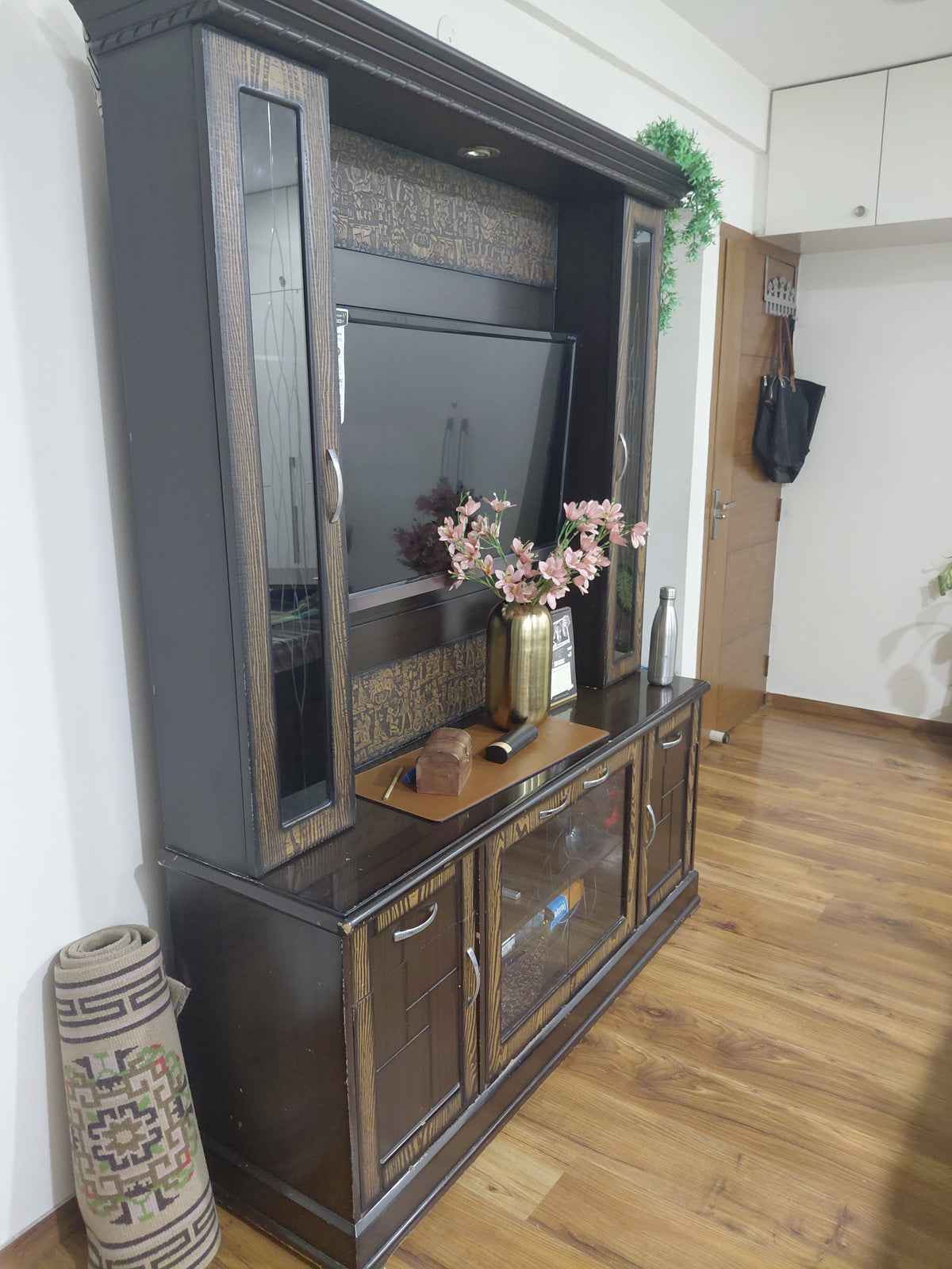 TV Entertainment Unit with Glass Display Cabinets photo 3