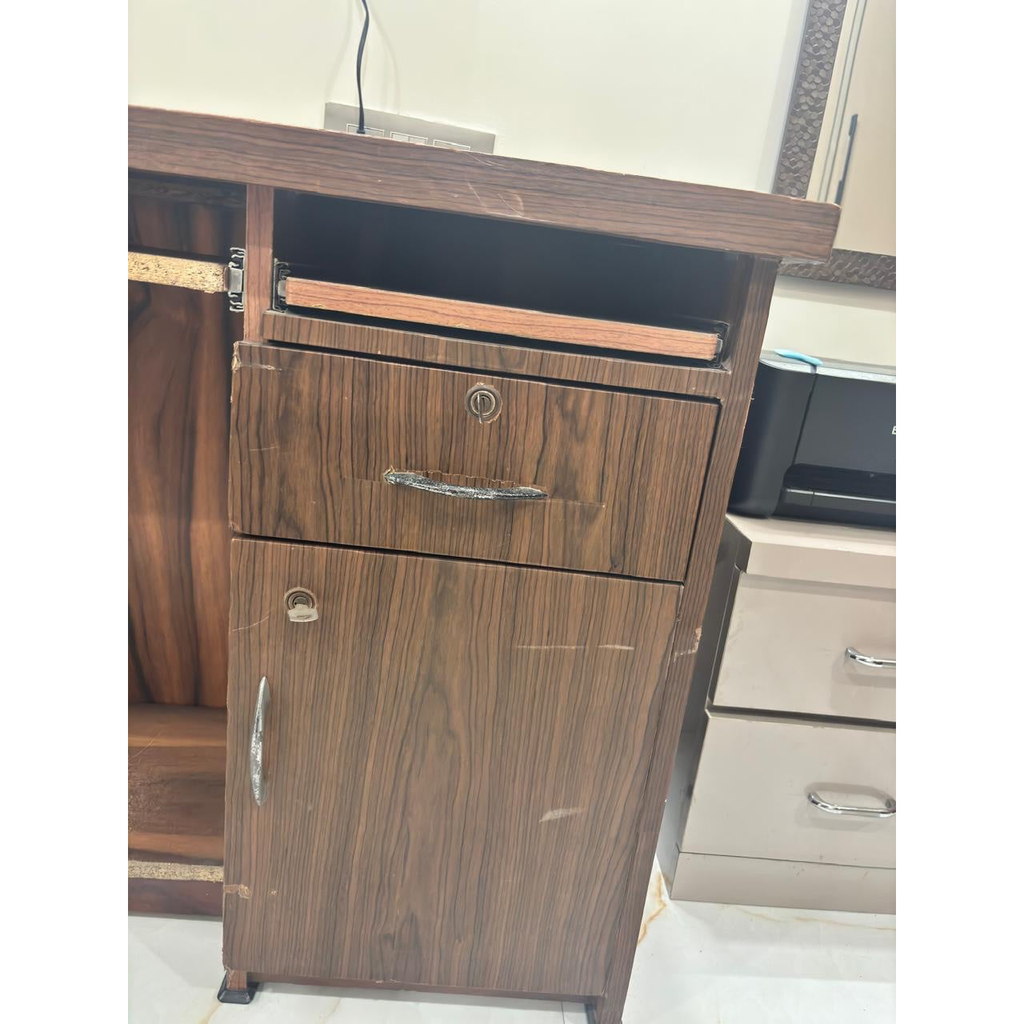 Woodgrain Computer Table - used study office in Delhi - photo 3