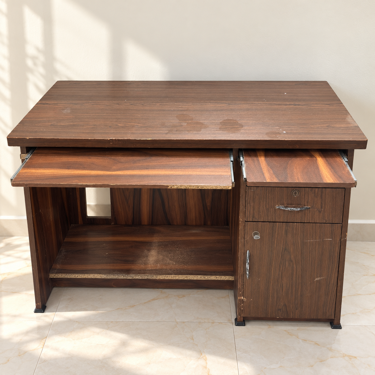 Woodgrain Computer Table - hero