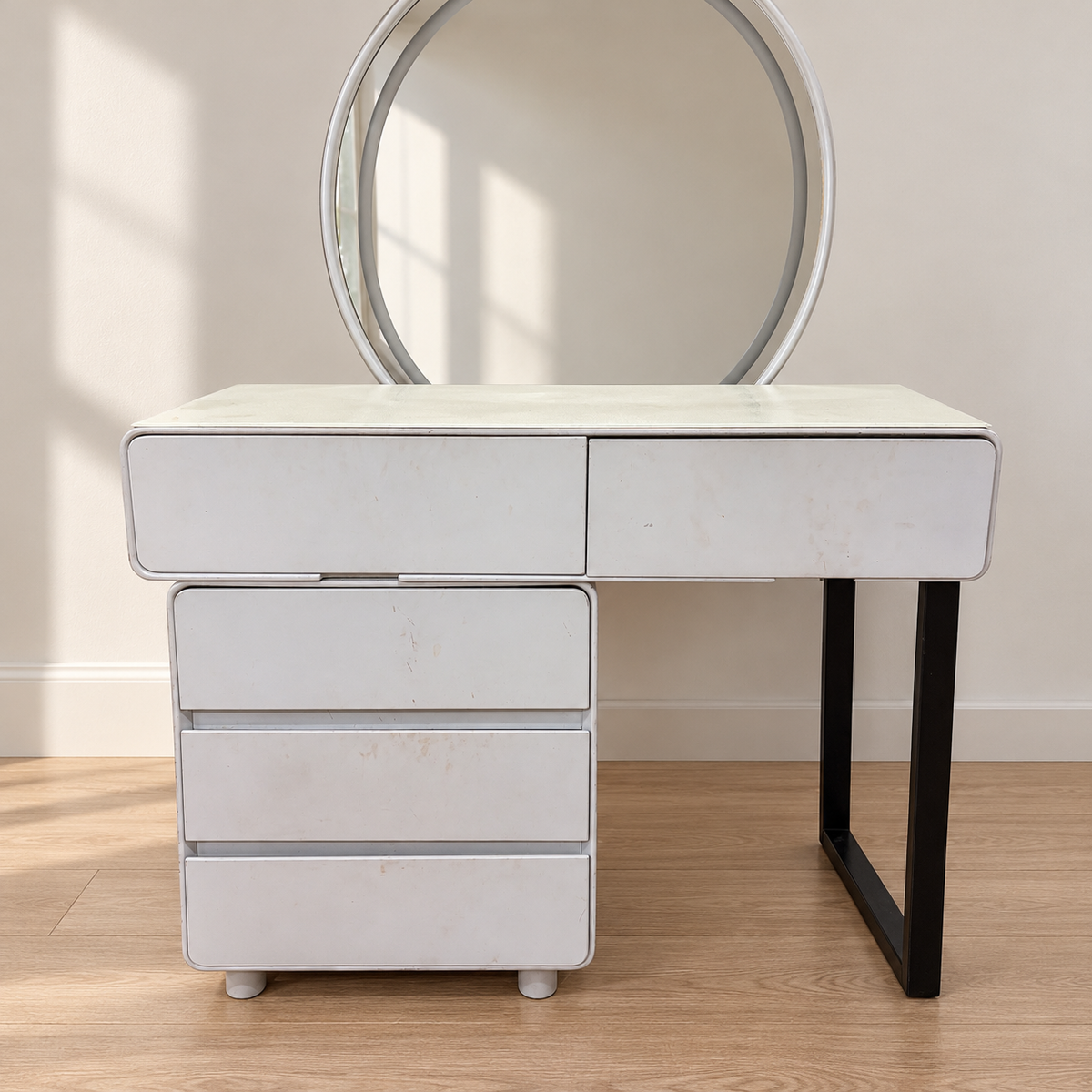 Dressing Table with Mirror and Drawers - giveasy hero