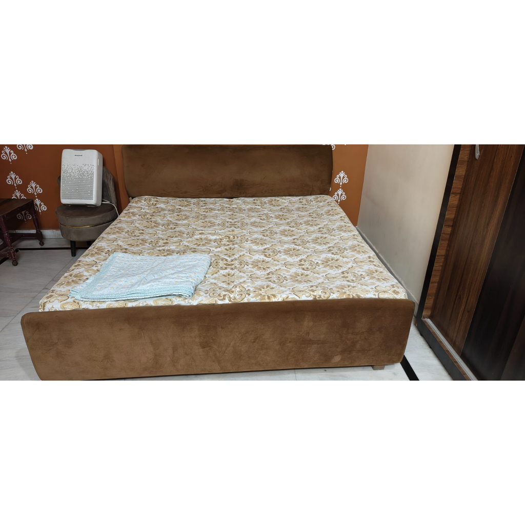 King Size Brown Upholstered Bed with Two Mattresses - used in Delhi - photo 3