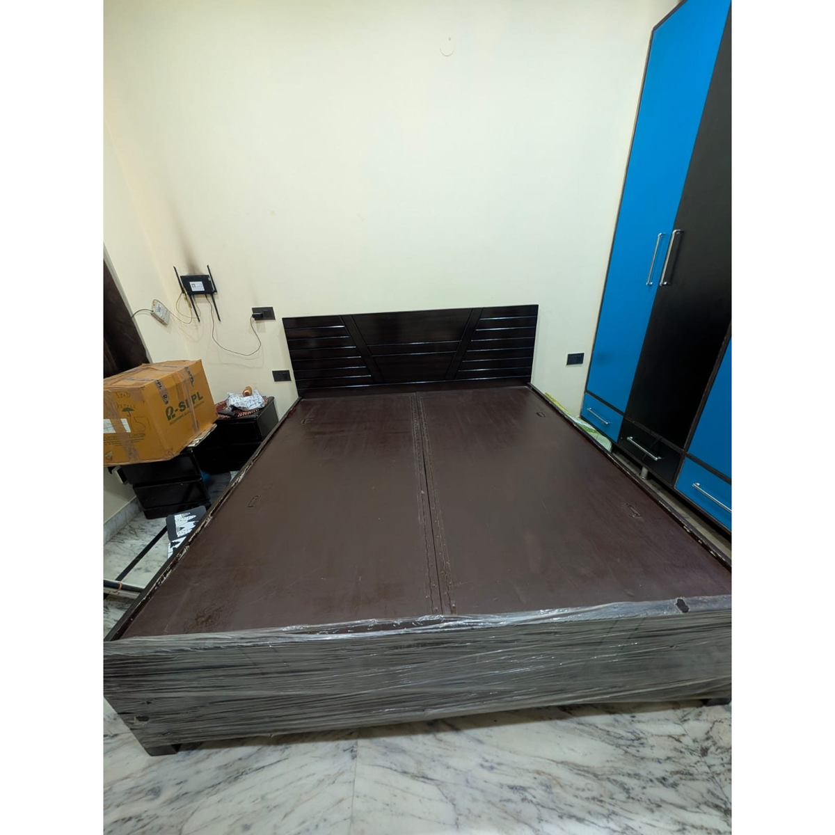 King Size Wooden Storage Bed with Two Side Tables - used item in Gurugram - photo 2