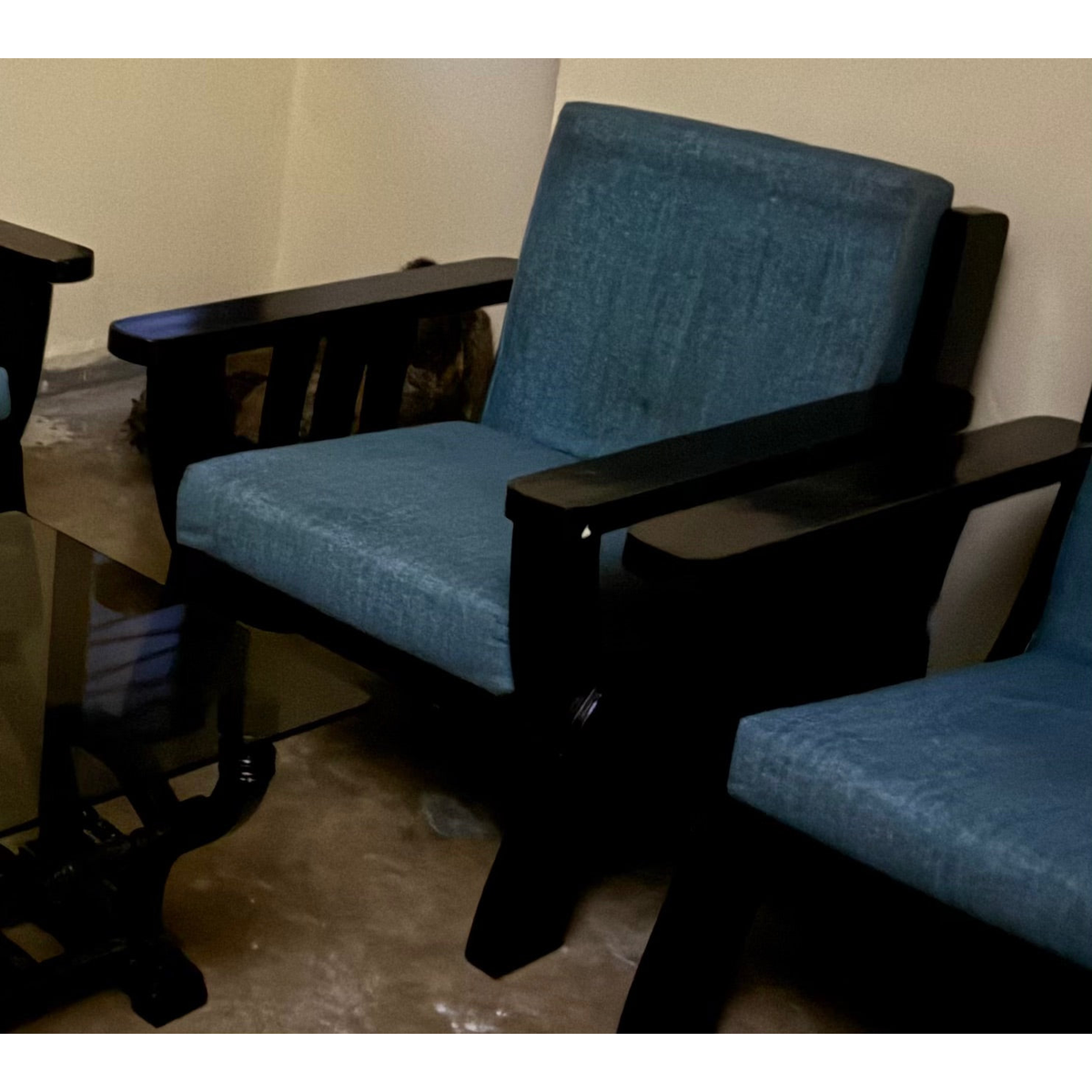 Solid Wooden 3+1+1 Sofa Set with Glass Coffee Table - used item in Delhi - photo 3