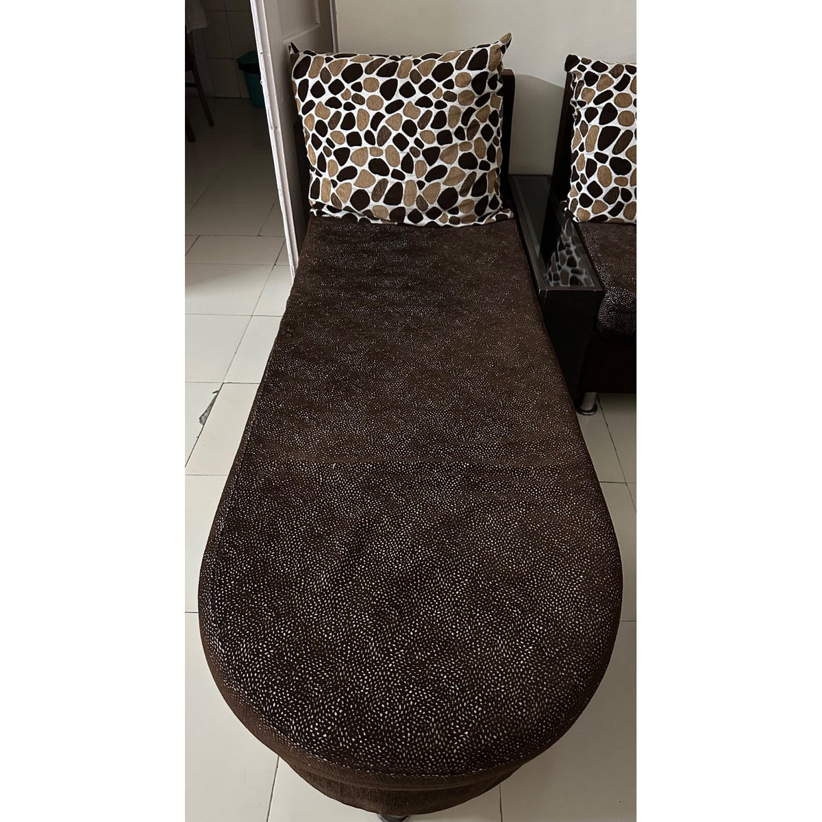 Six-Seater Sectional Sofa with Glass Centre Table - used item in Delhi - photo 2