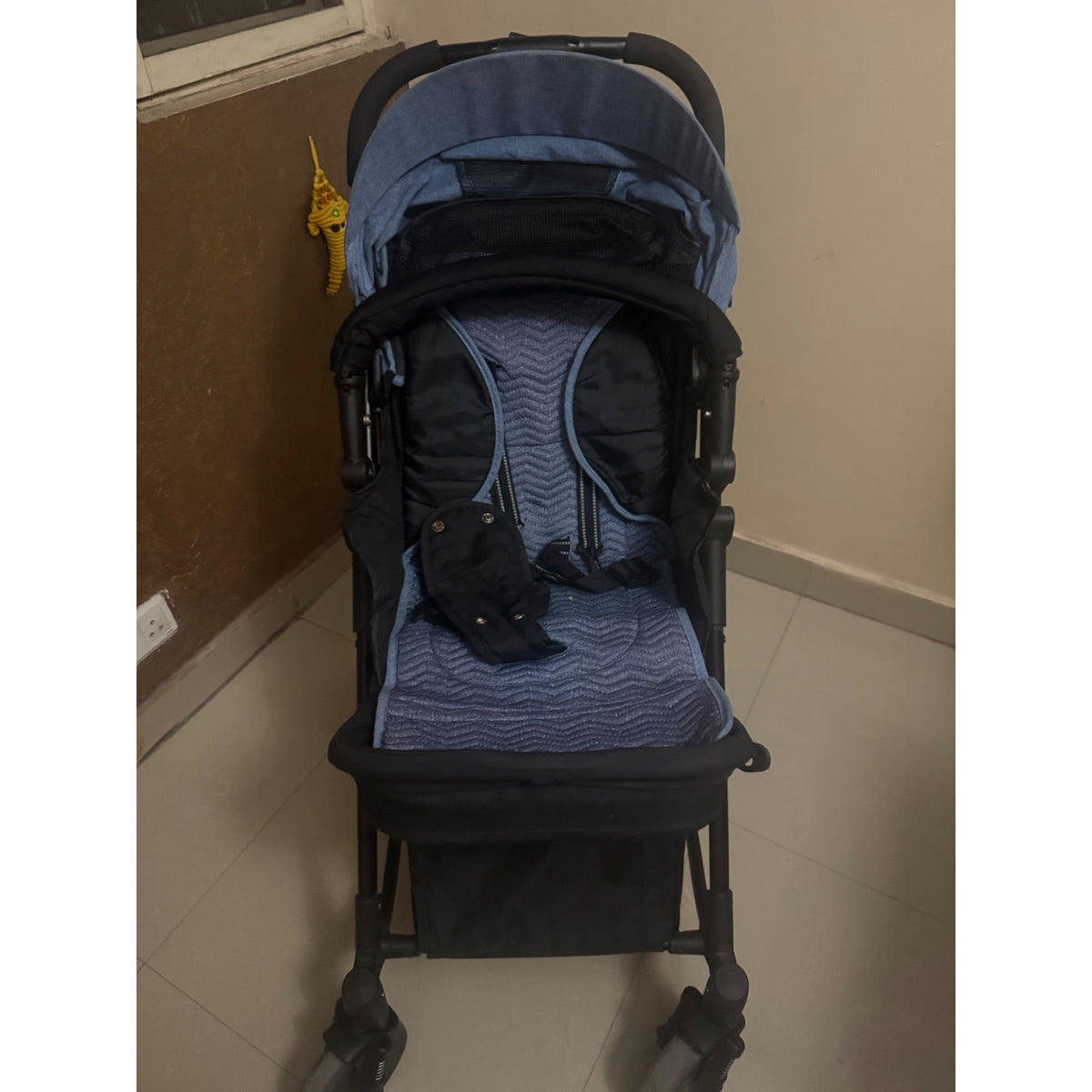 Bumtum Baby Stroller, Folding Lock Needs Repair - seller photo 1