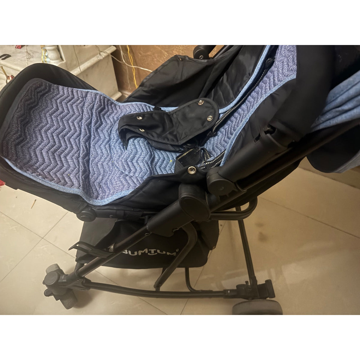 Bumtum Baby Stroller, Folding Lock Needs Repair - seller photo 3