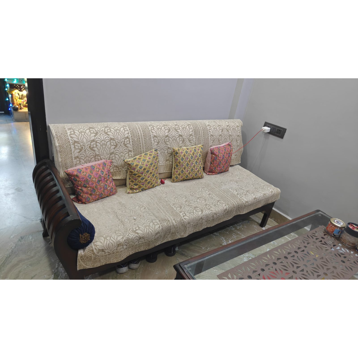 Wooden Sofa Set with Glass Table - used living-room in Delhi - photo 4