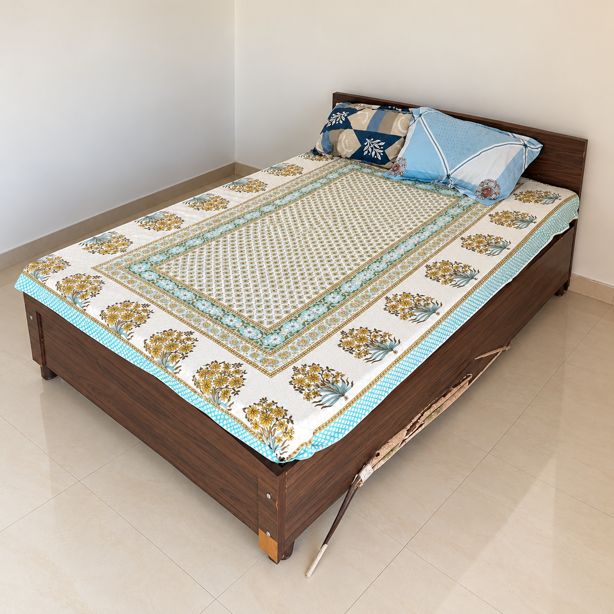 Queen-Size Bed, Side Panel Needs Repair - hero