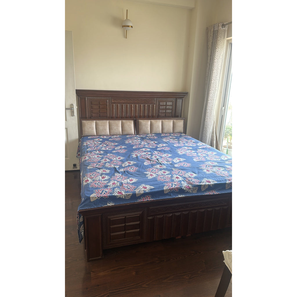 King-Size Bed - seller photo 10