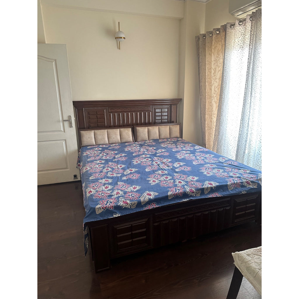King-Size Bed - seller photo 5