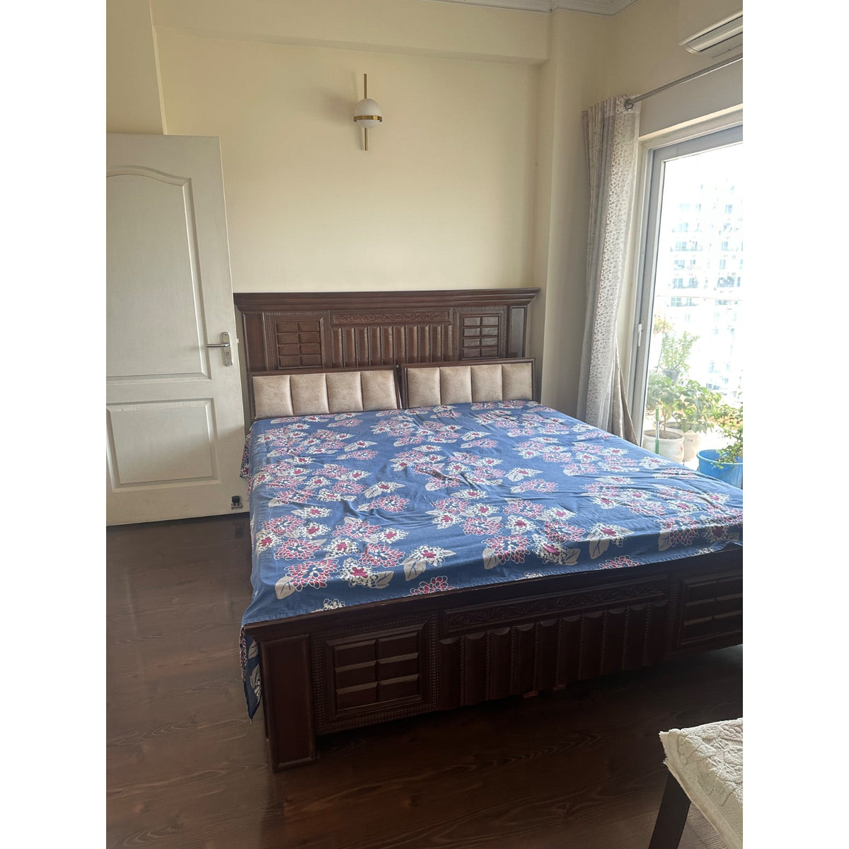 King-Size Bed - seller photo 9