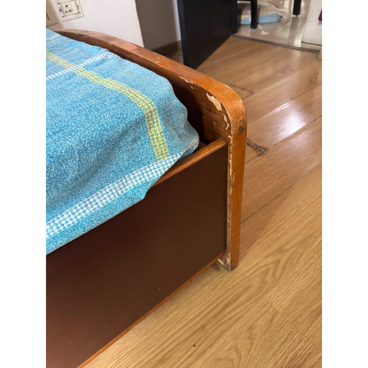 Single Storage Bed with Mattress - used bedroom in Delhi - photo 3