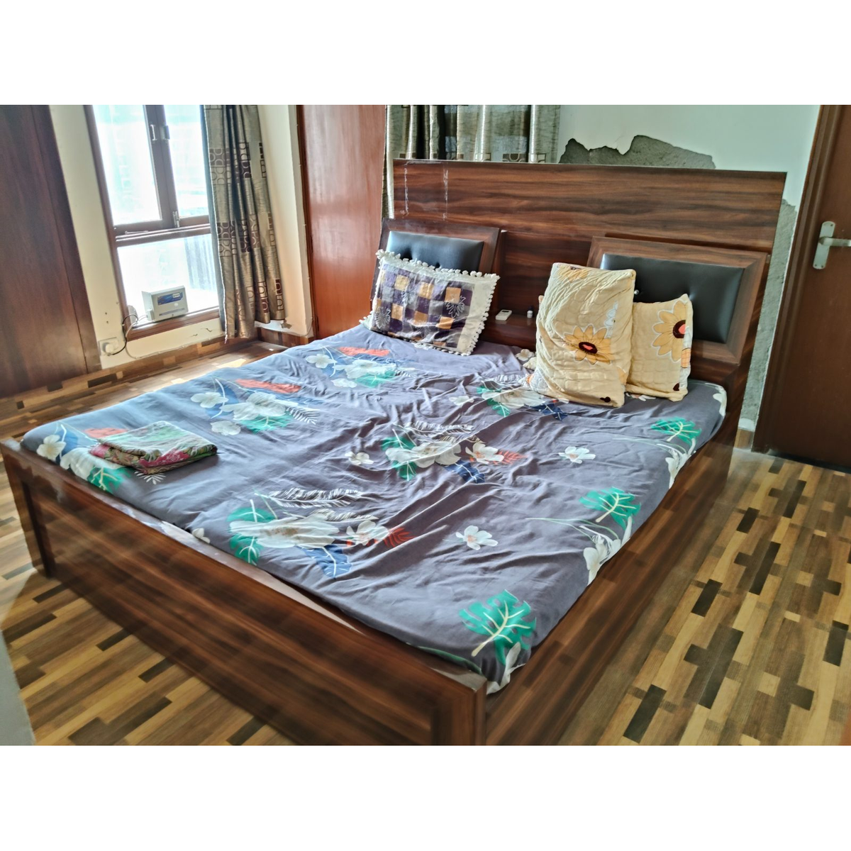 Two Wooden Bed Frames with Padded Headboards - used bedroom in Faridabad - photo 2