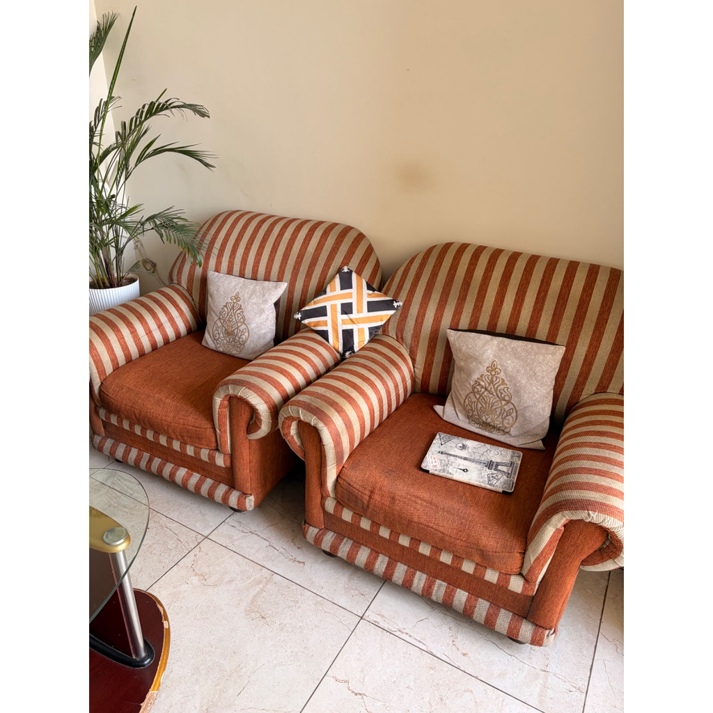 Striped 3+1+1 Sofa Set - used living-room in Gurugram - photo 2