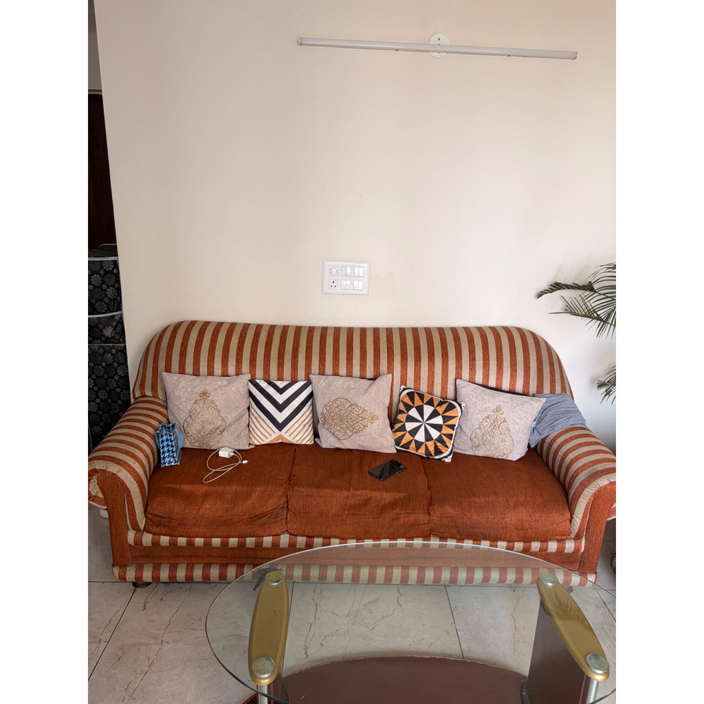 Striped 3+1+1 Sofa Set - used living-room in Gurugram - photo 3