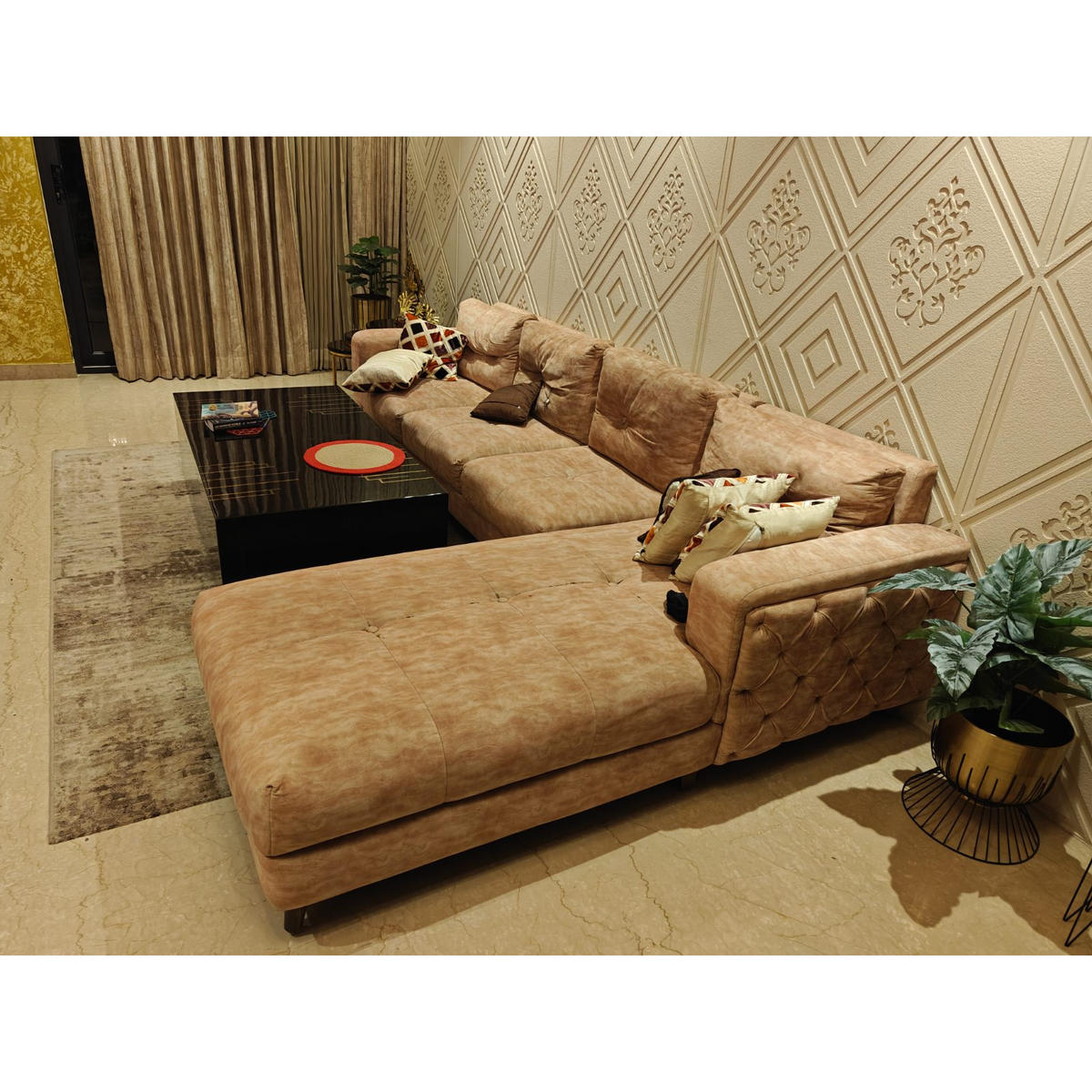 Seven-Seater Chaise Sofa - used living-room in Gurugram - photo 2