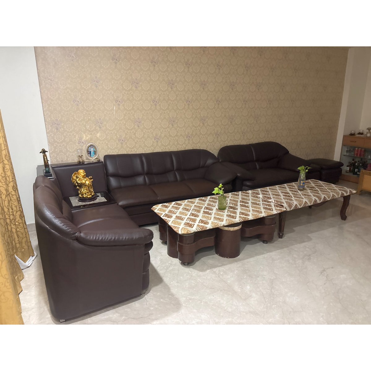 L-Shaped and Two-Seater Sofas - used living-room in Gurugram - photo 3