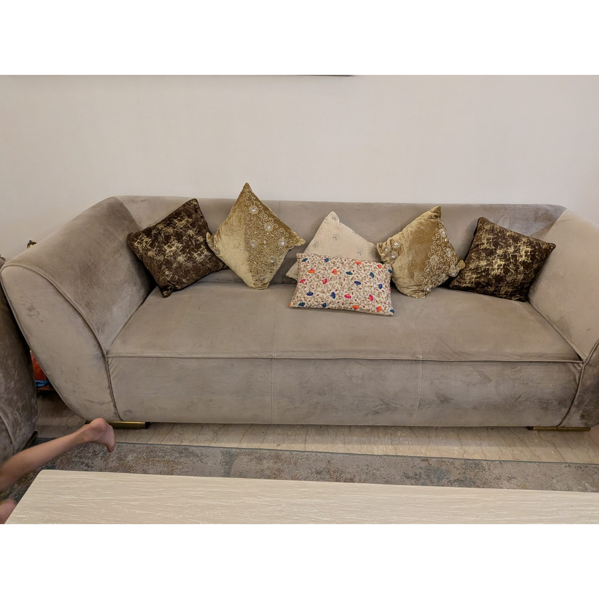 3+2+2 Velvet Sofa Set - used living-room in Delhi - photo 6
