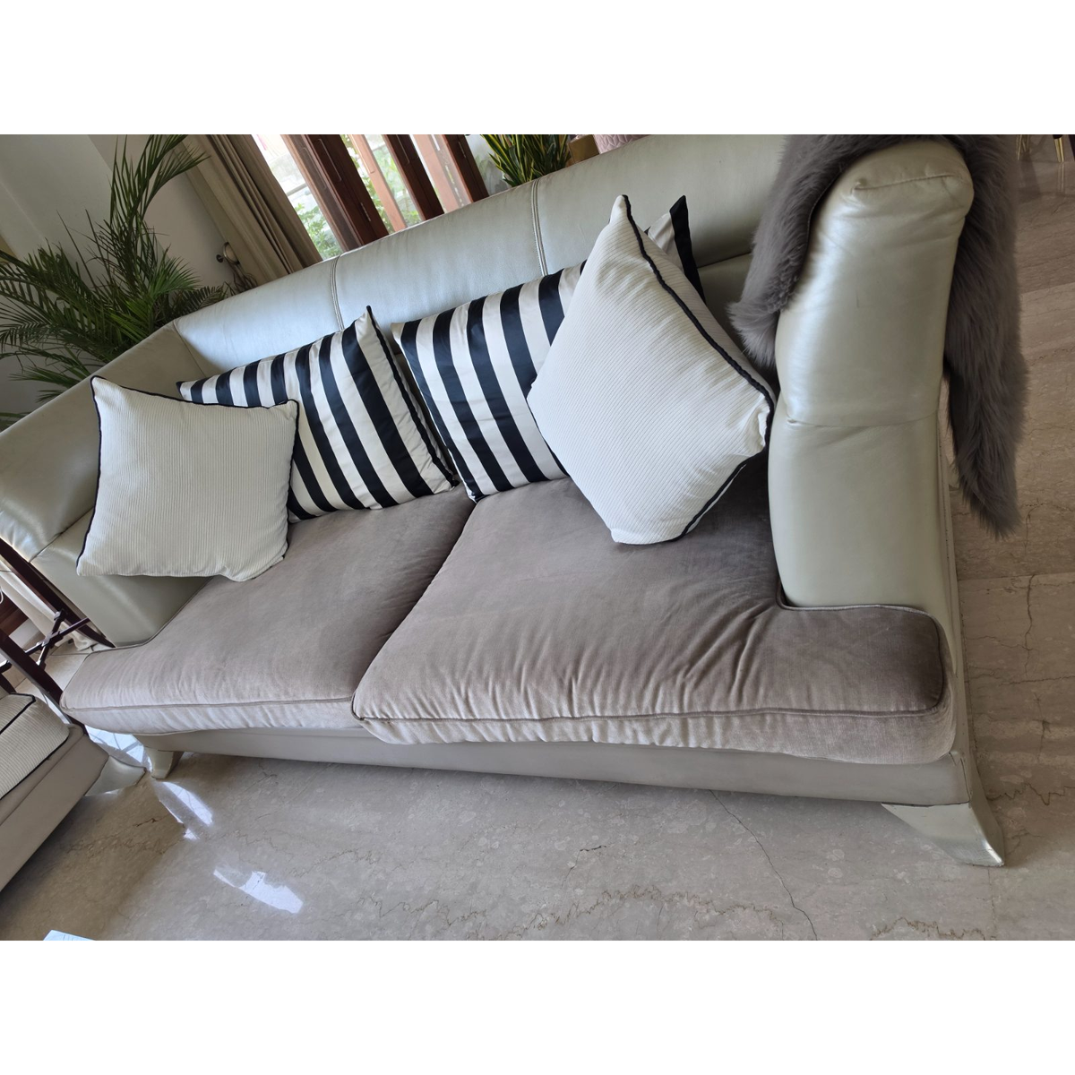 Anjali Goel sofa - used living room in Delhi - photo 1
