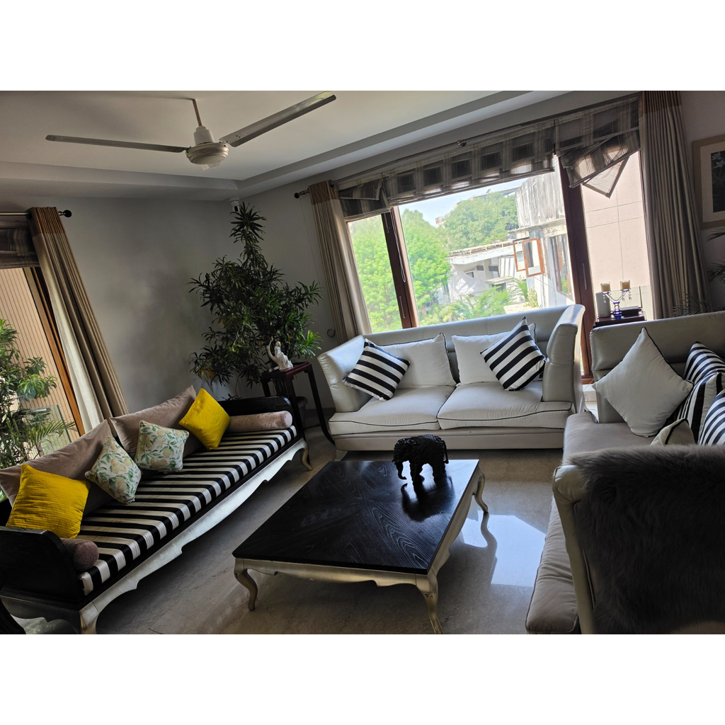 Anjali Goel Three-Seater Satin Cotton Sofa - used living room in Delhi - photo 3