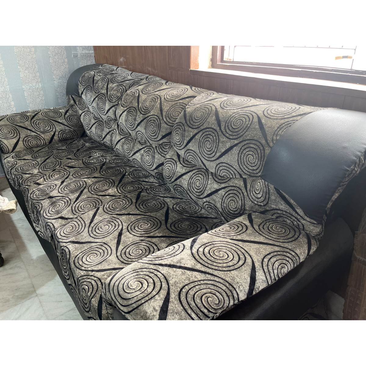 Patterned 3+1+1 Sofa Set - used living-room in Delhi - photo 2