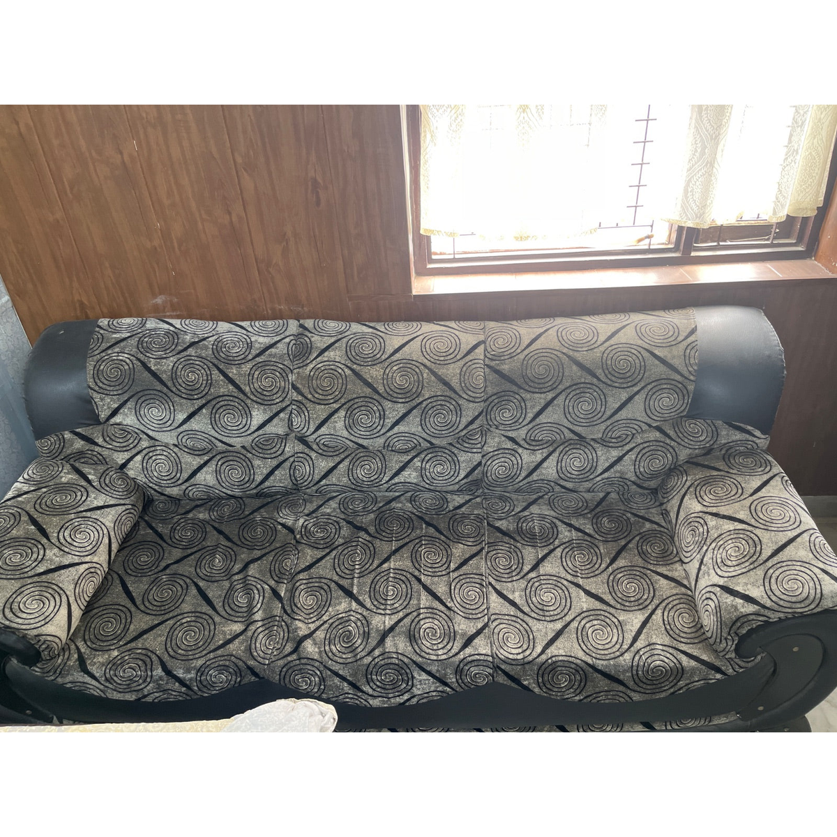 Patterned 3+1+1 Sofa Set - used living-room in Delhi - photo 3
