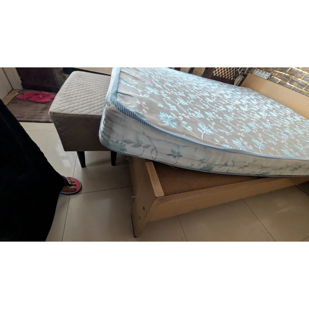 Queen Mattress 78 x 60 - used bedroom in Gurugram - photo 1
