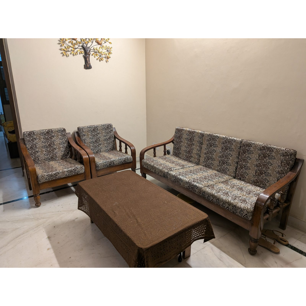 Wooden Sofa Set with Table - used living-room in Ghaziabad - photo 5
