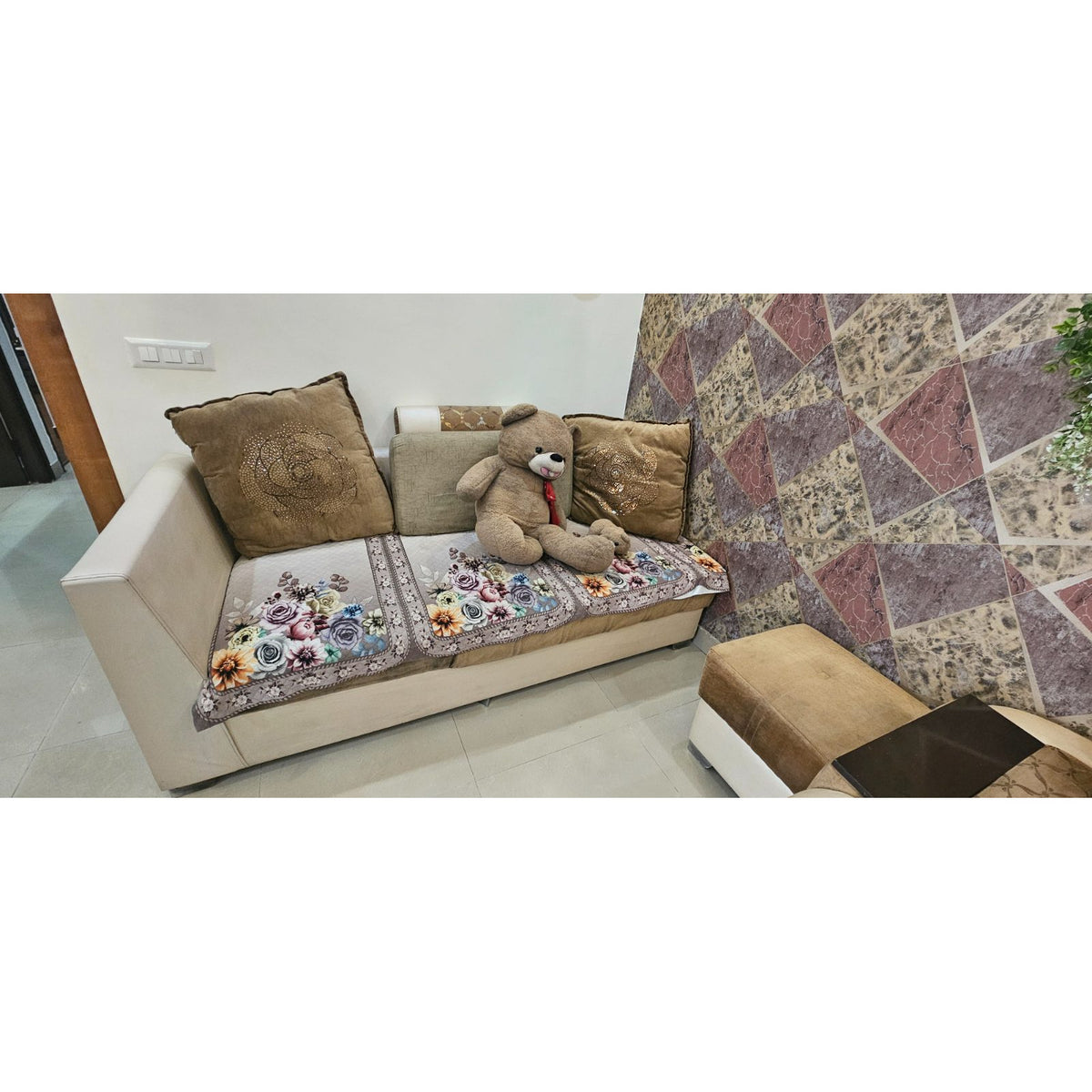 7 seater sofa with 2 poufees - photo 1